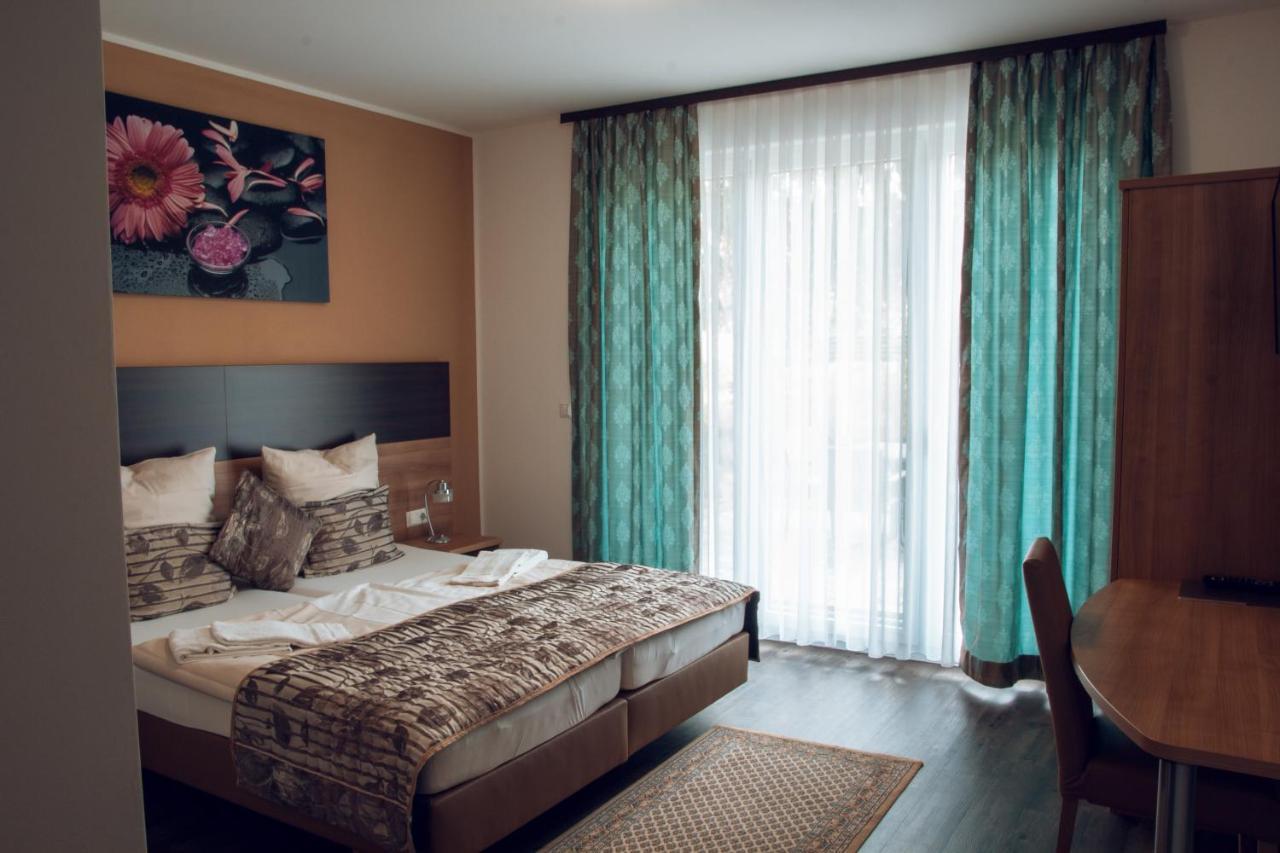 Hotel Pizzeria Da Beni Kochersteinsfeld Екстер'єр фото