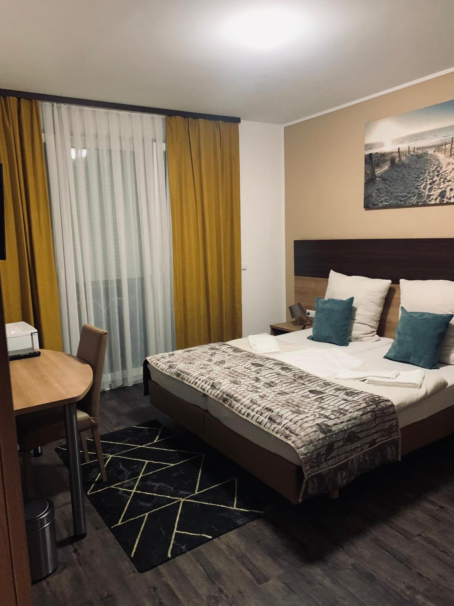 Hotel Pizzeria Da Beni Kochersteinsfeld Екстер'єр фото