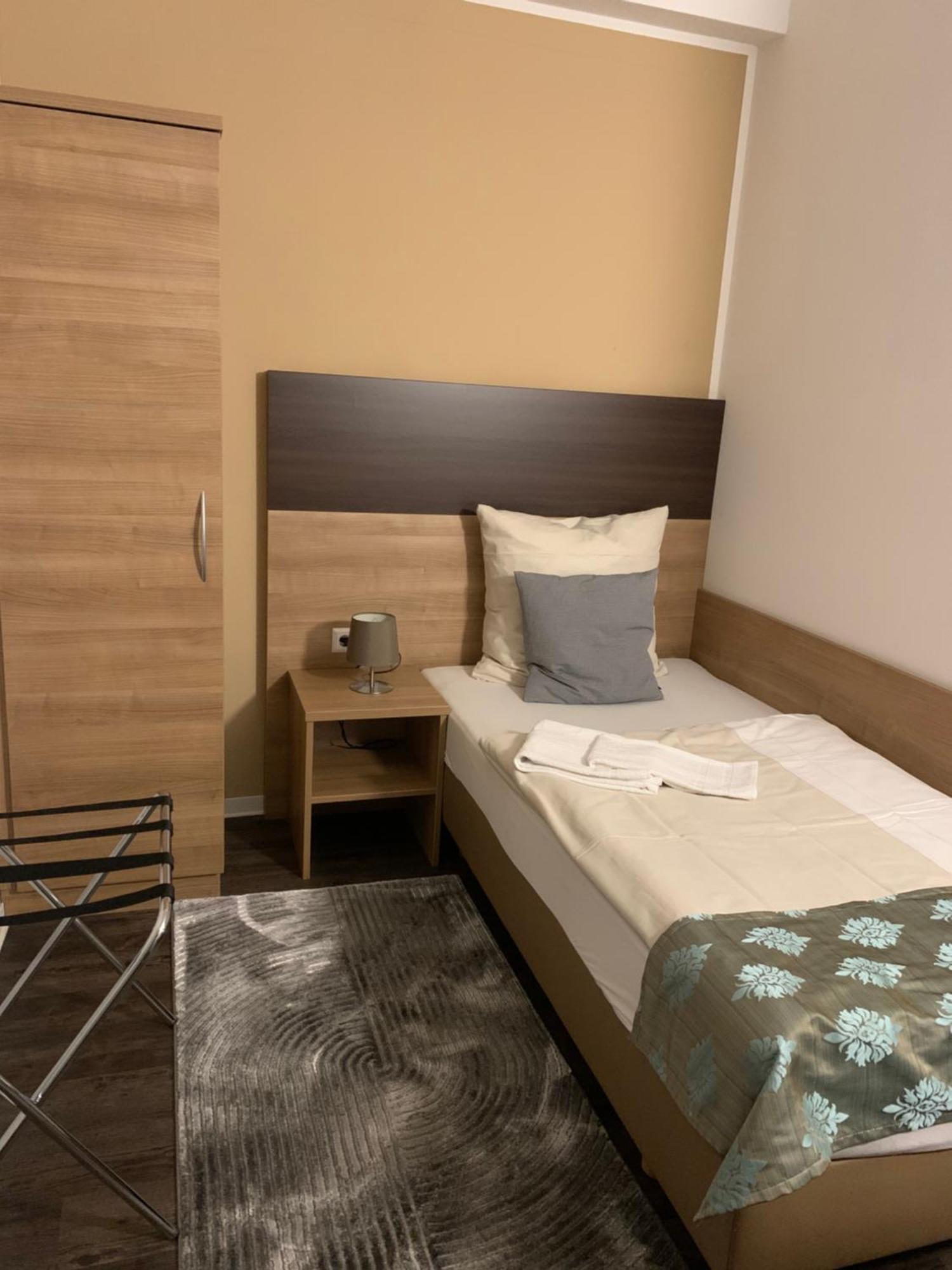 Hotel Pizzeria Da Beni Kochersteinsfeld Екстер'єр фото