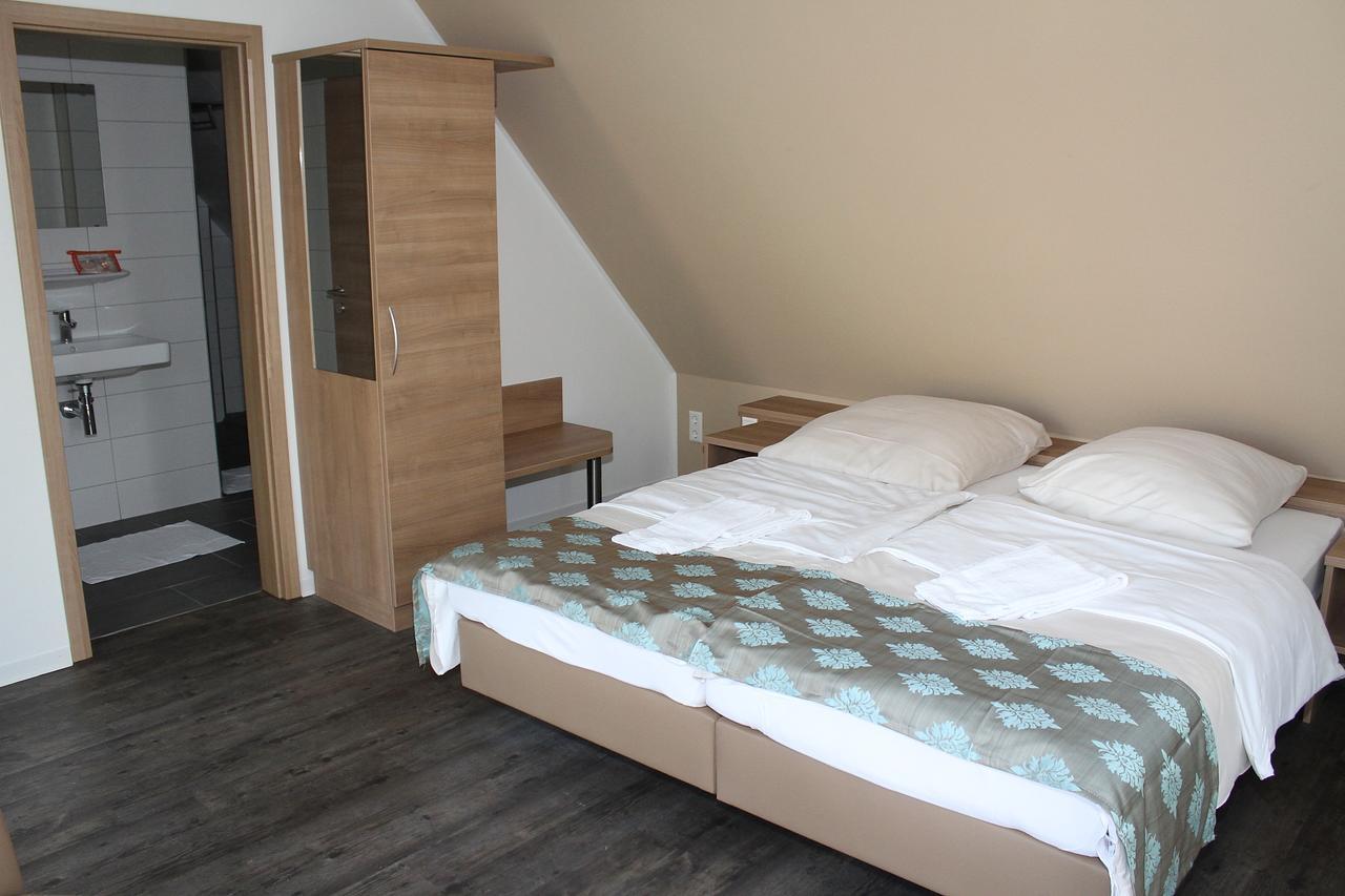 Hotel Pizzeria Da Beni Kochersteinsfeld Екстер'єр фото