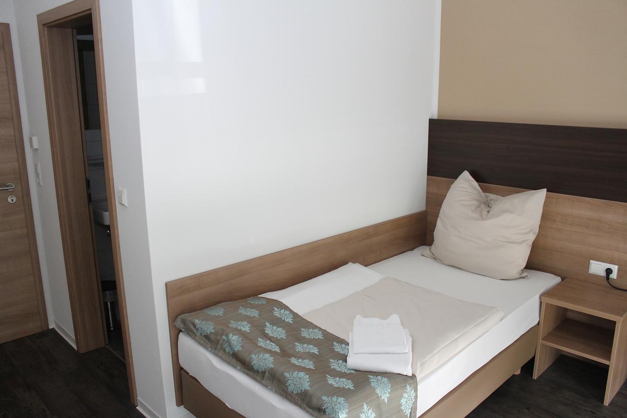 Hotel Pizzeria Da Beni Kochersteinsfeld Екстер'єр фото