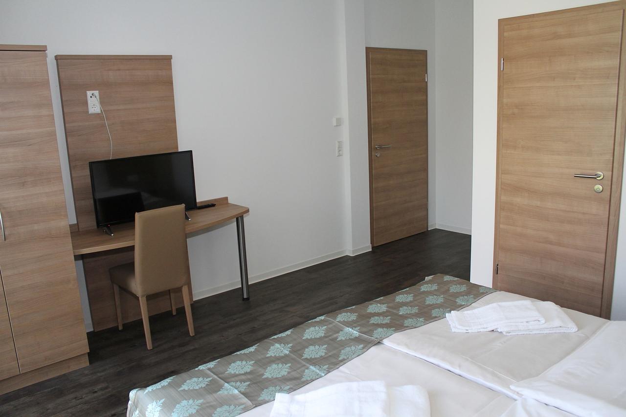 Hotel Pizzeria Da Beni Kochersteinsfeld Екстер'єр фото