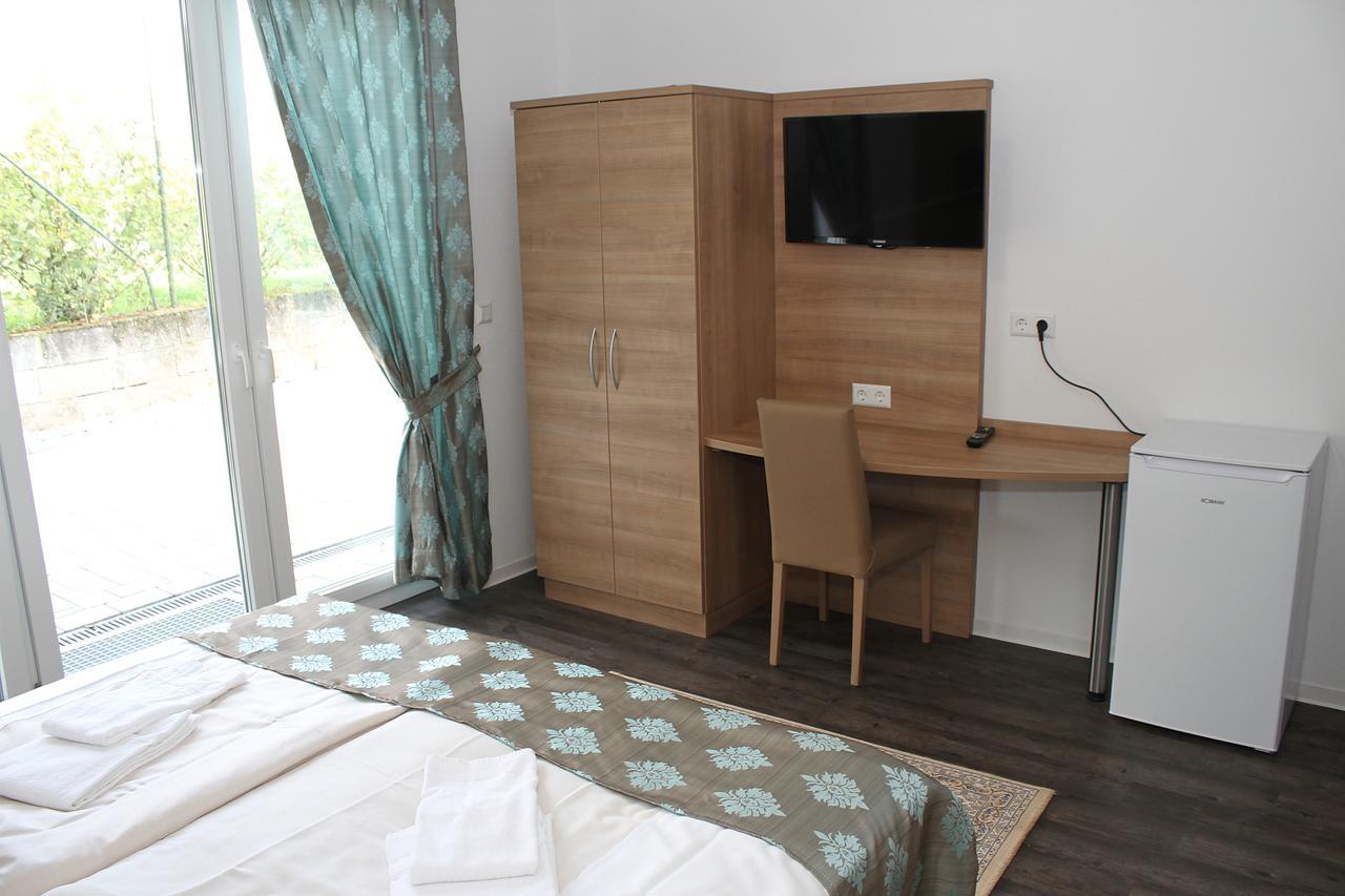 Hotel Pizzeria Da Beni Kochersteinsfeld Екстер'єр фото